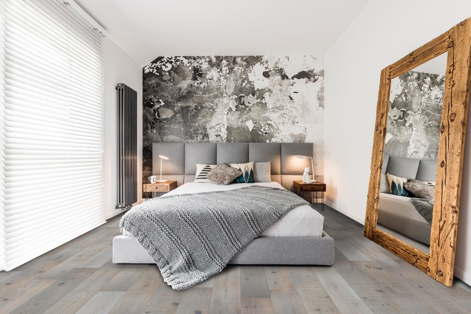 Tampa Flooring | Why Hardwood Flooring Is a Smart Investment for Tampa Homes A bedroom with hardwood flooring
